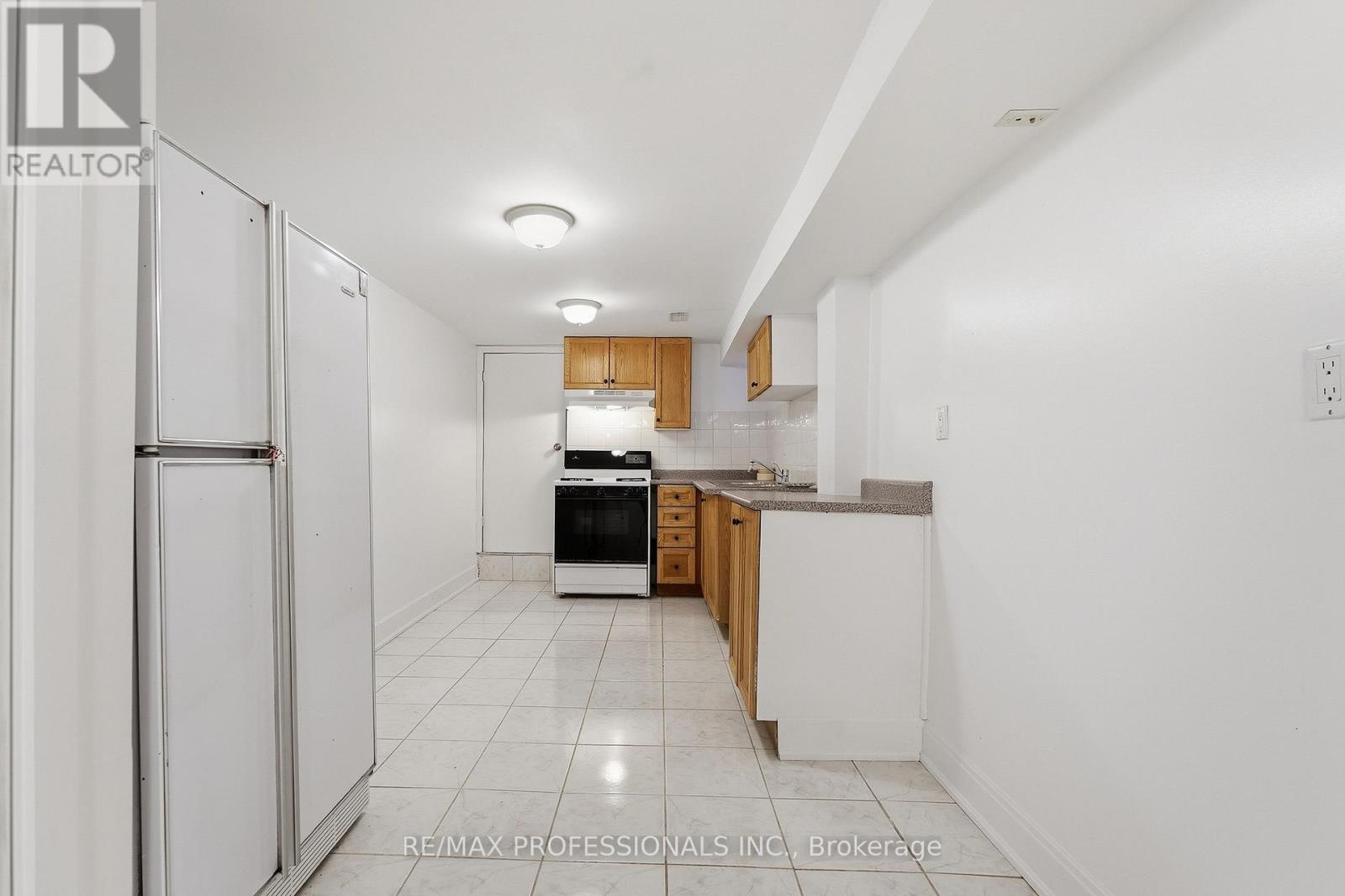 227 MONTROSE AVENUE - Image 37