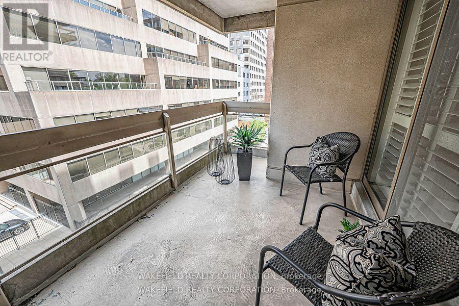 #505 61 ST CLAIR AVENUE W - 17