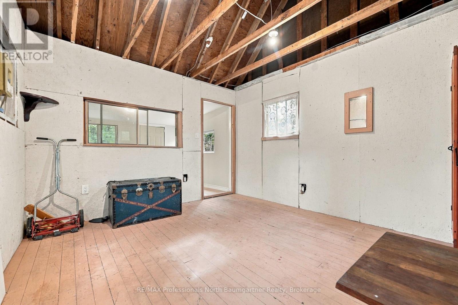 1247 ENGLISH CIRCLE - Image 28
