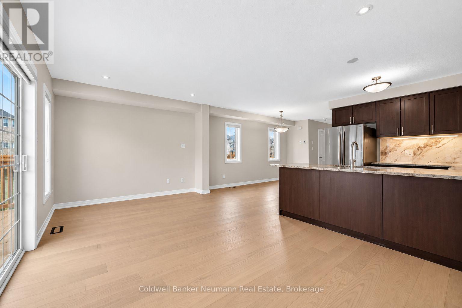 157 SOUTH CREEK DRIVE — photo 2