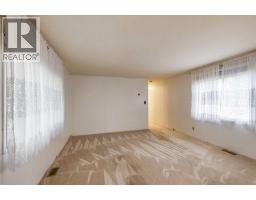 382 Belanca Crescent Sw, Medicine Hat, AB T1A7A1 Photo 17