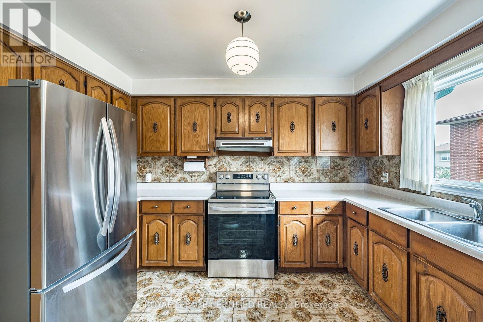 1554 GOLDMAR DRIVE - 23