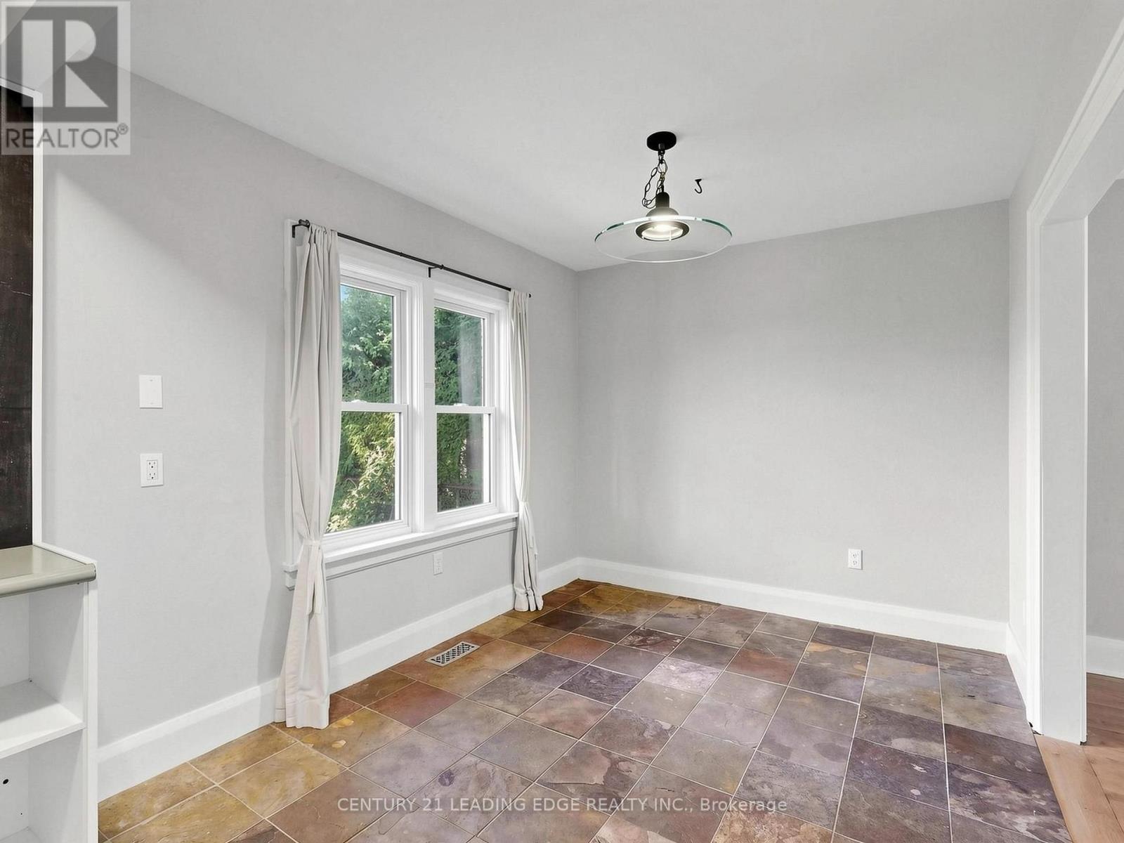 108 Frederick Street, Oshawa, ON photo 6