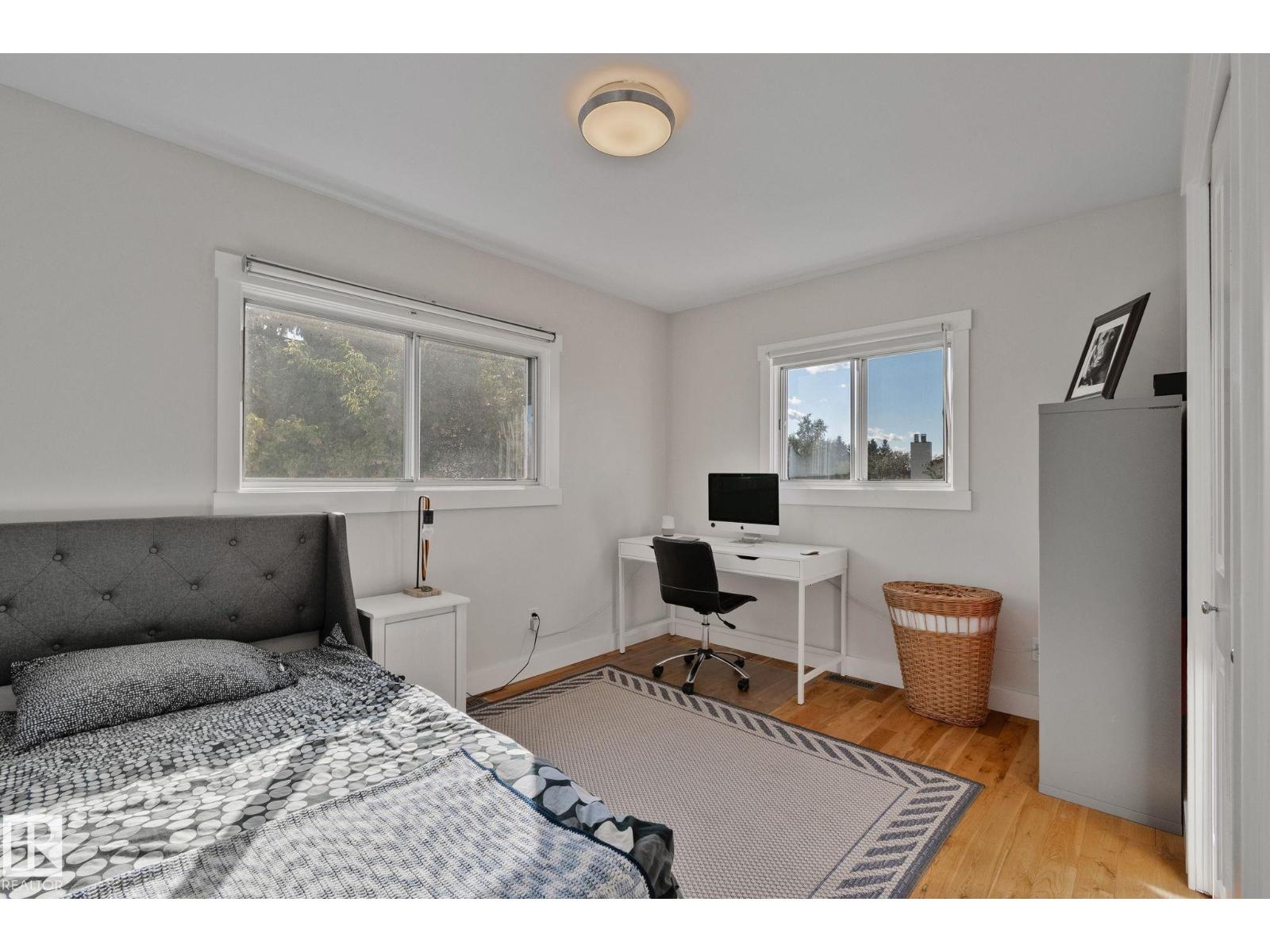 12403 29A AV NW - 32