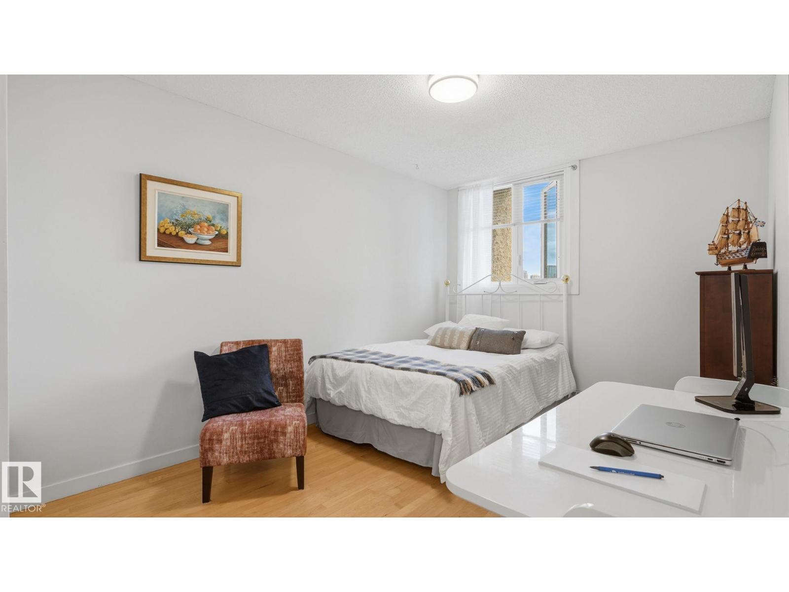 #1803 9916 113 ST NW - 26