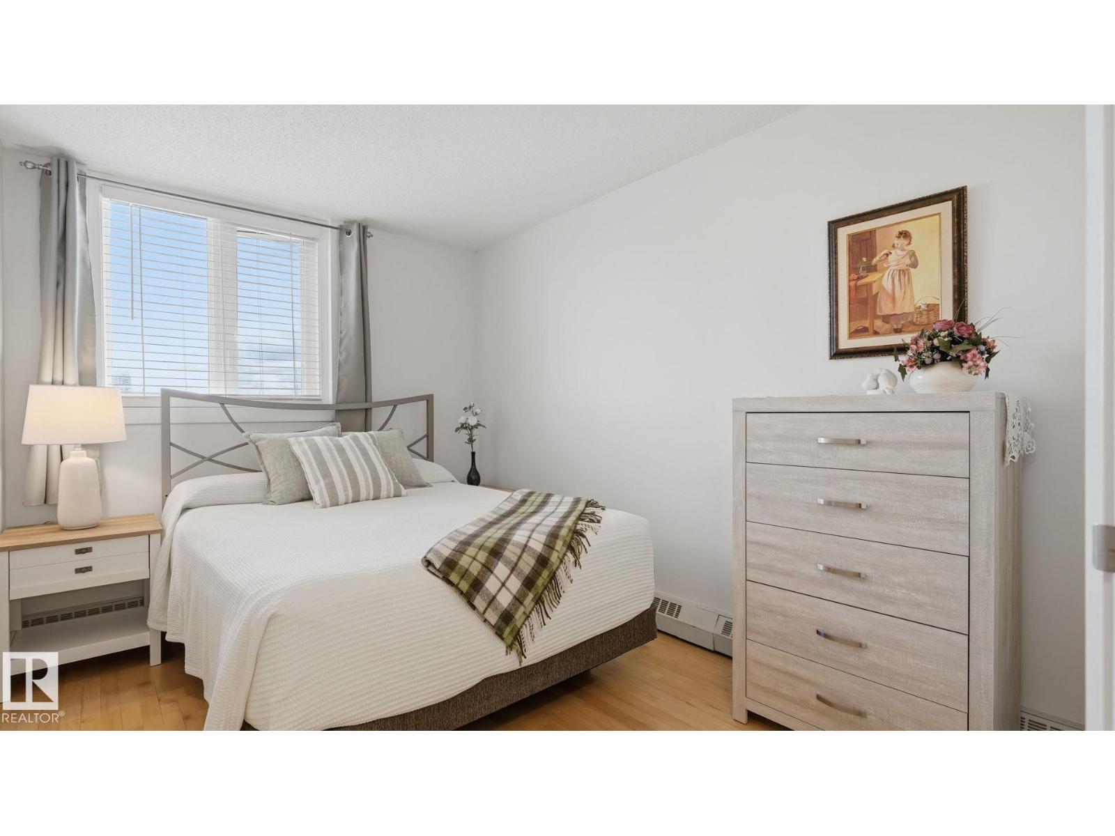 #1803 9916 113 ST NW - 29