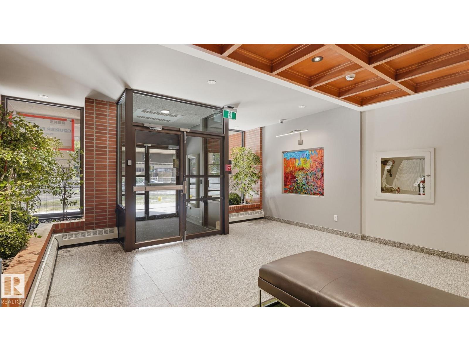 #1803 9916 113 St NW photo 3 — MLS® E4509070