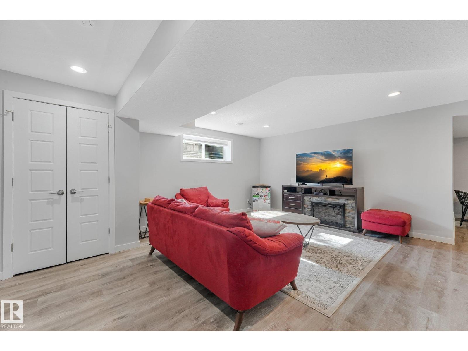 100 RIDEAU PL - Image 51