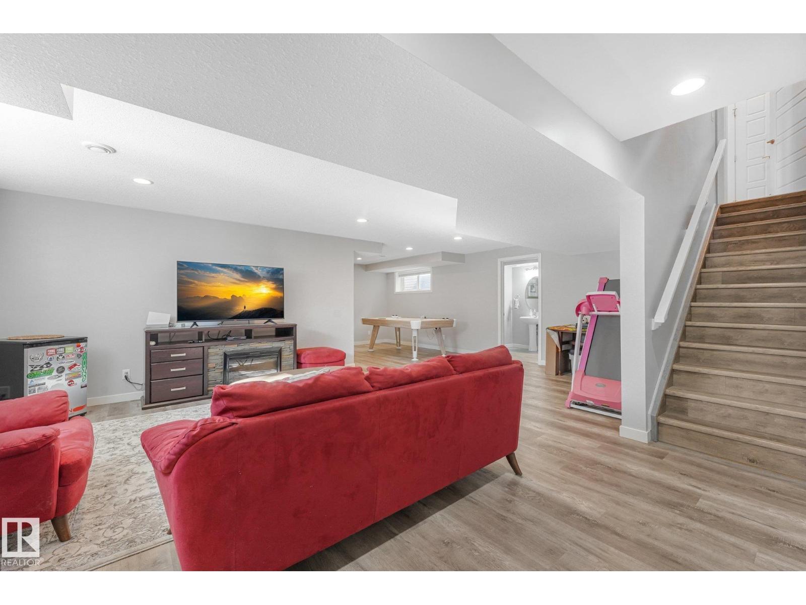 100 RIDEAU PL - Image 52