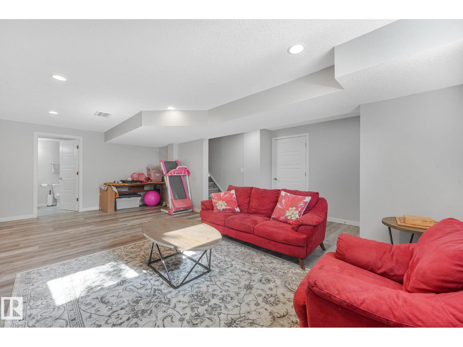 100 RIDEAU PL - 55