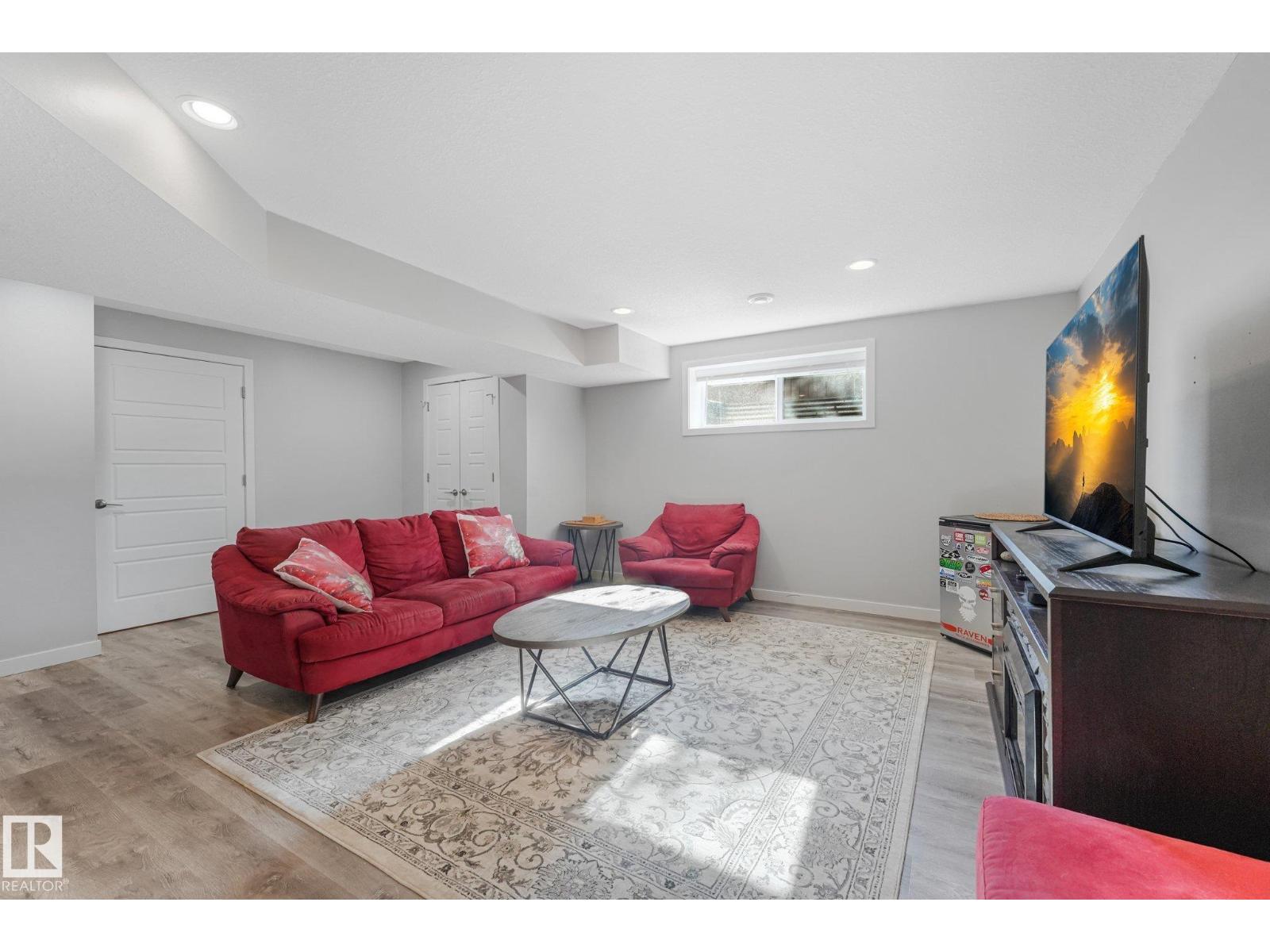 100 RIDEAU PL - 56