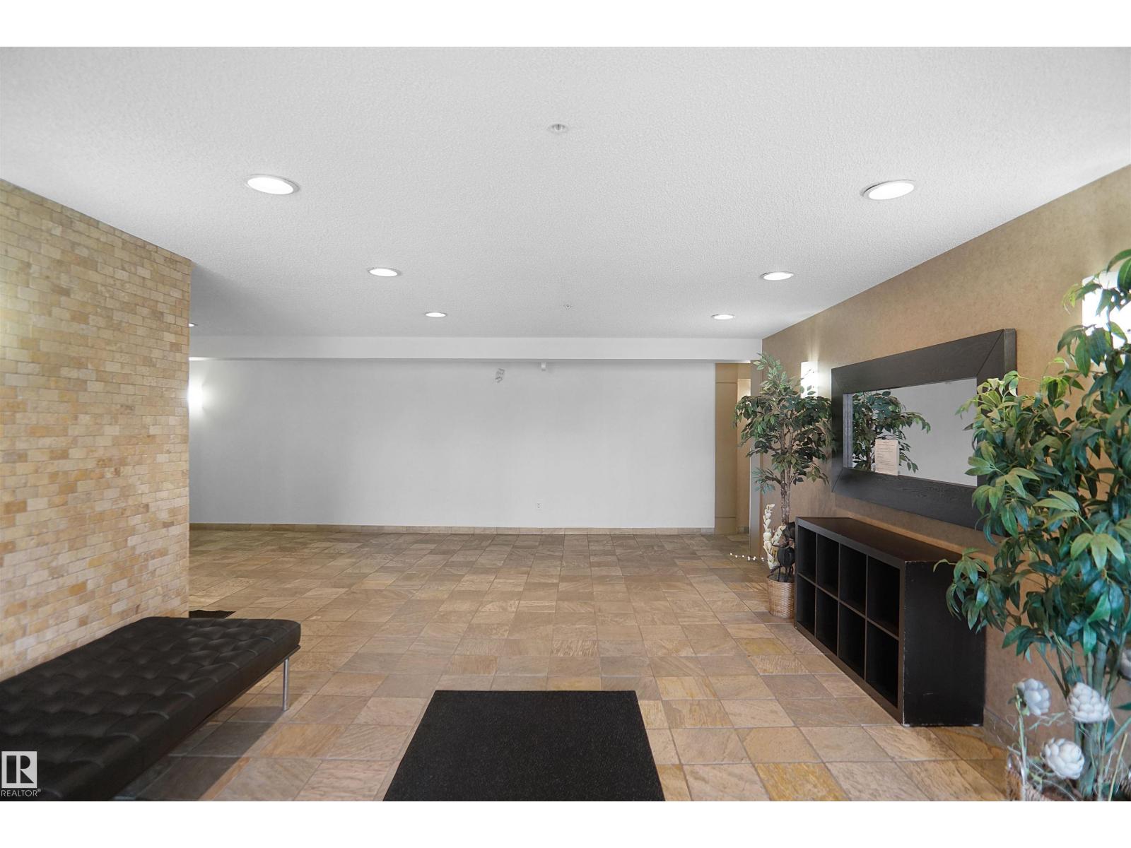 #403 15211 139 ST NW - 3
