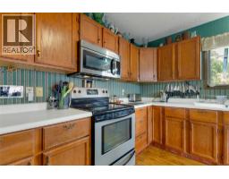 Kitchen - 7096 Longacre Drive, Vernon, BC V1H1H8 Photo 15