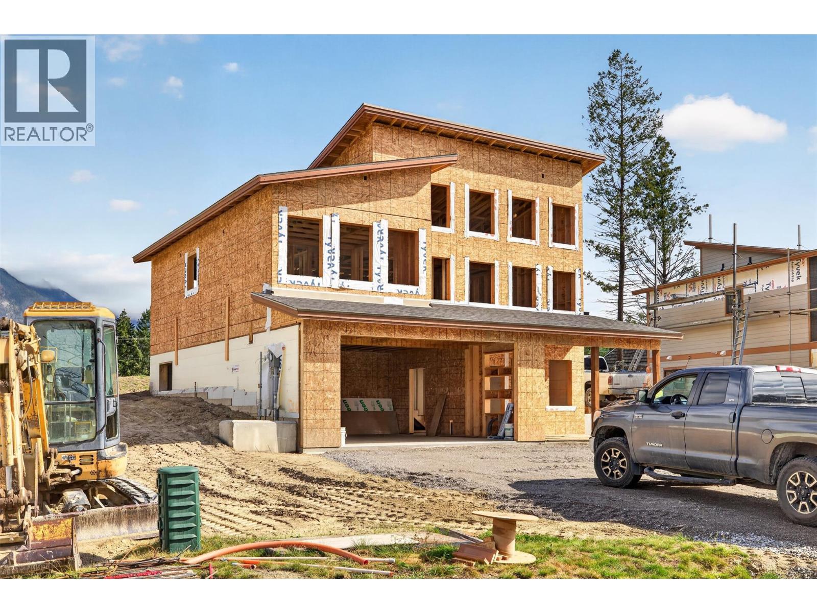 1208 Swansea Crescent - 1