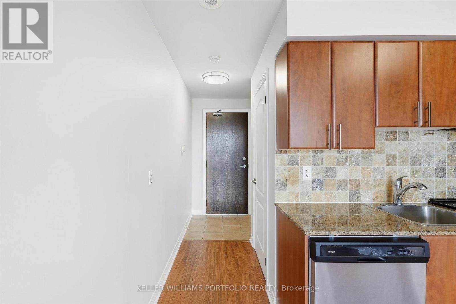 #1417 15 NORTH PARK ROAD - 9