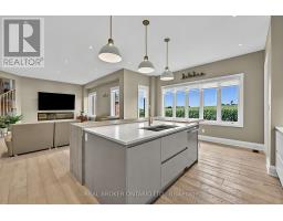 64 Manor Glen Crescent, East Gwillimbury, ON L0G1M0 Photo 15