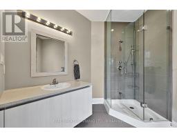 64 Manor Glen Crescent, East Gwillimbury, ON L0G1M0 Photo 32