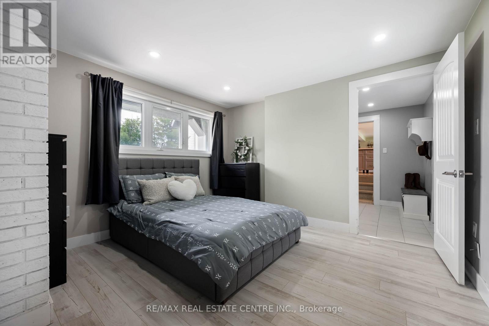 2570 CREEMORE AVENUE - Image 29