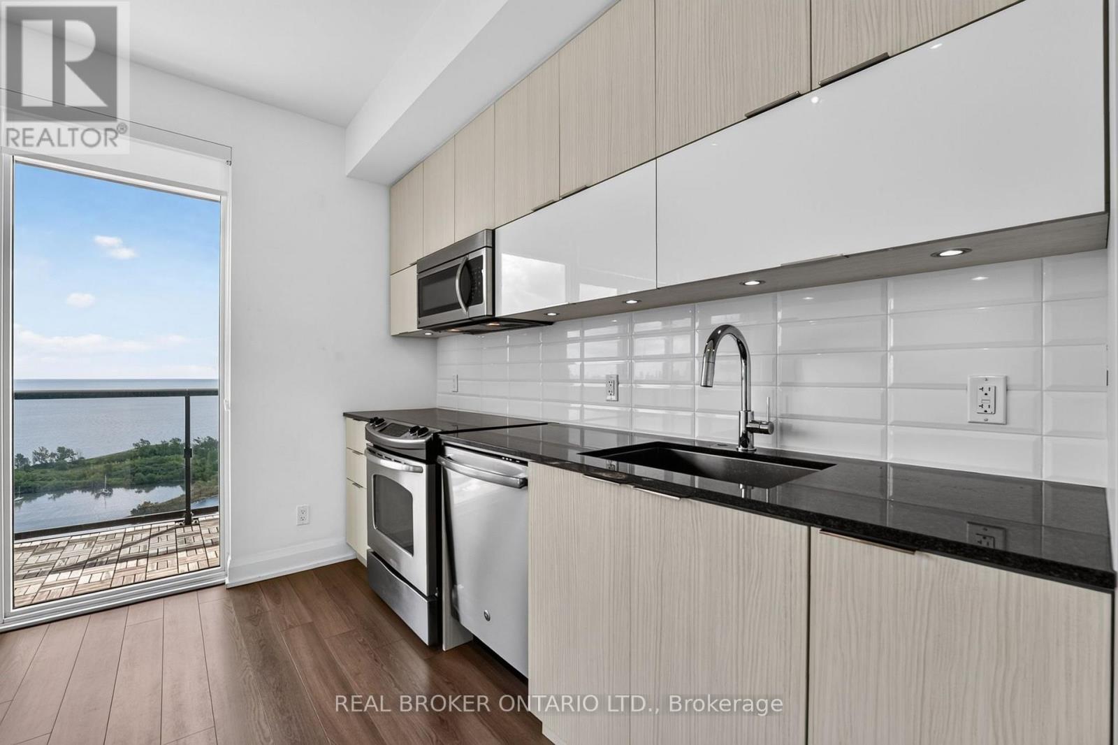 #UNIT 3002 56 ANNIE CRAIG DRIVE - 21