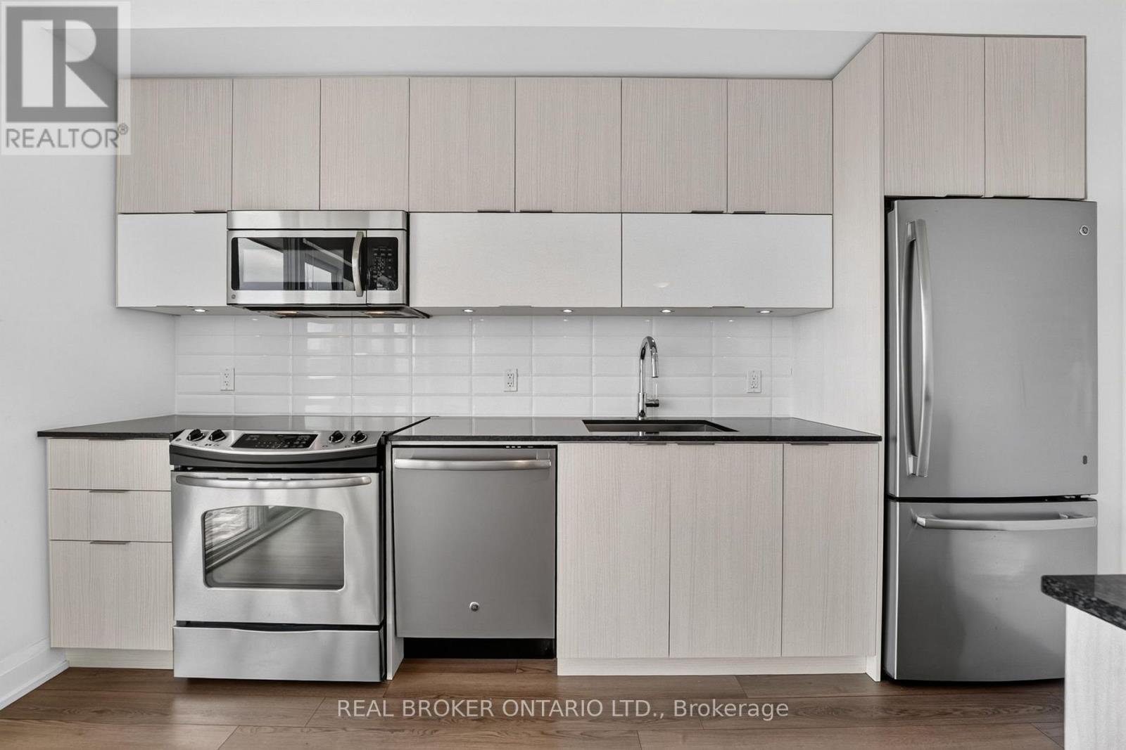 #UNIT 3002 56 ANNIE CRAIG DRIVE - 24