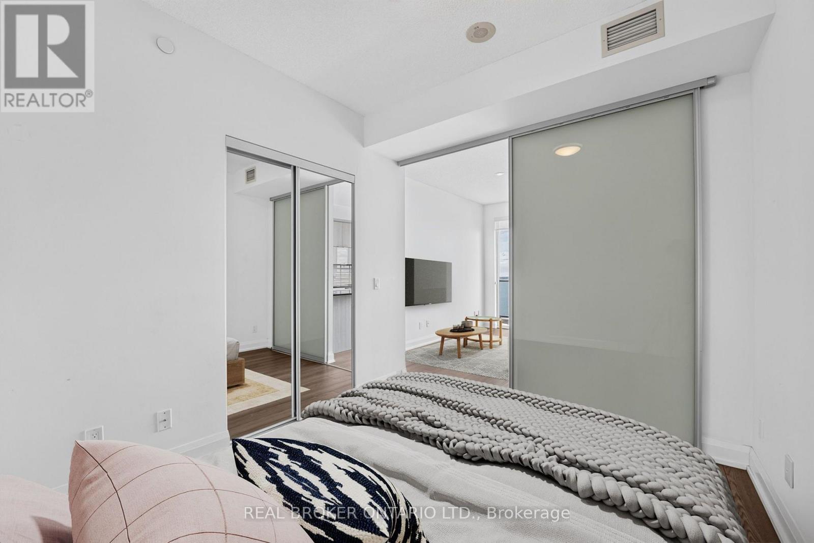 #UNIT 3002 56 ANNIE CRAIG DRIVE - Image 27