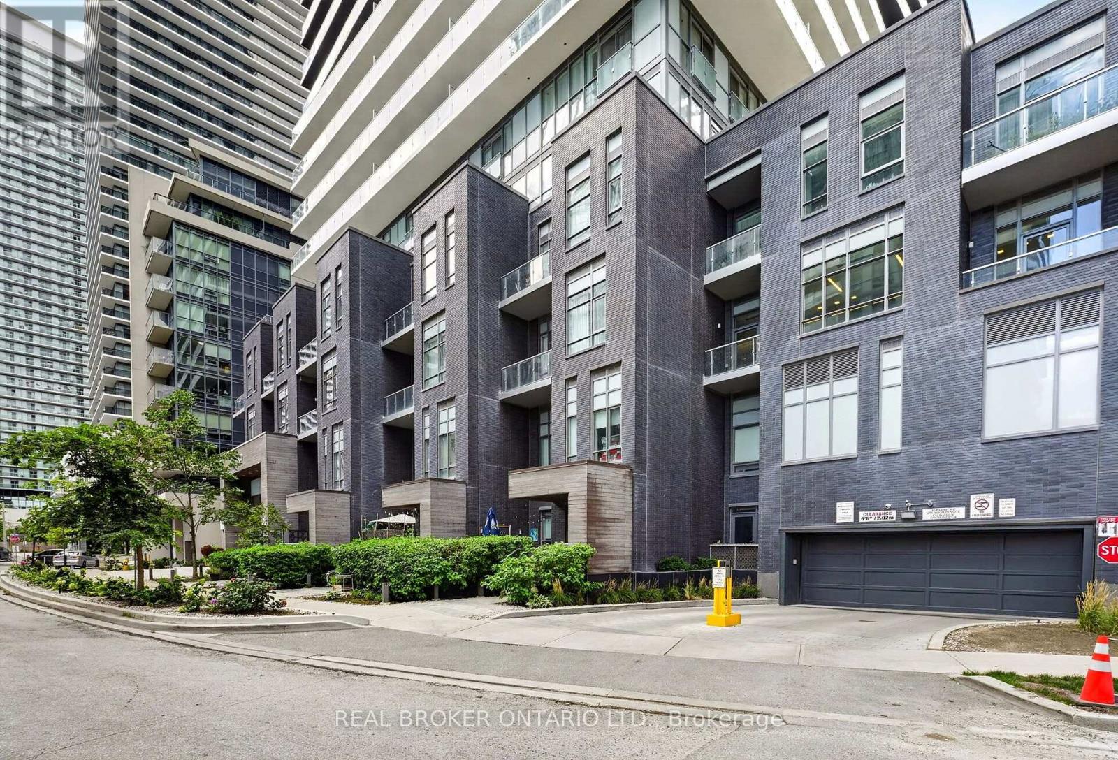 #UNIT 3002 56 ANNIE CRAIG DRIVE - 47