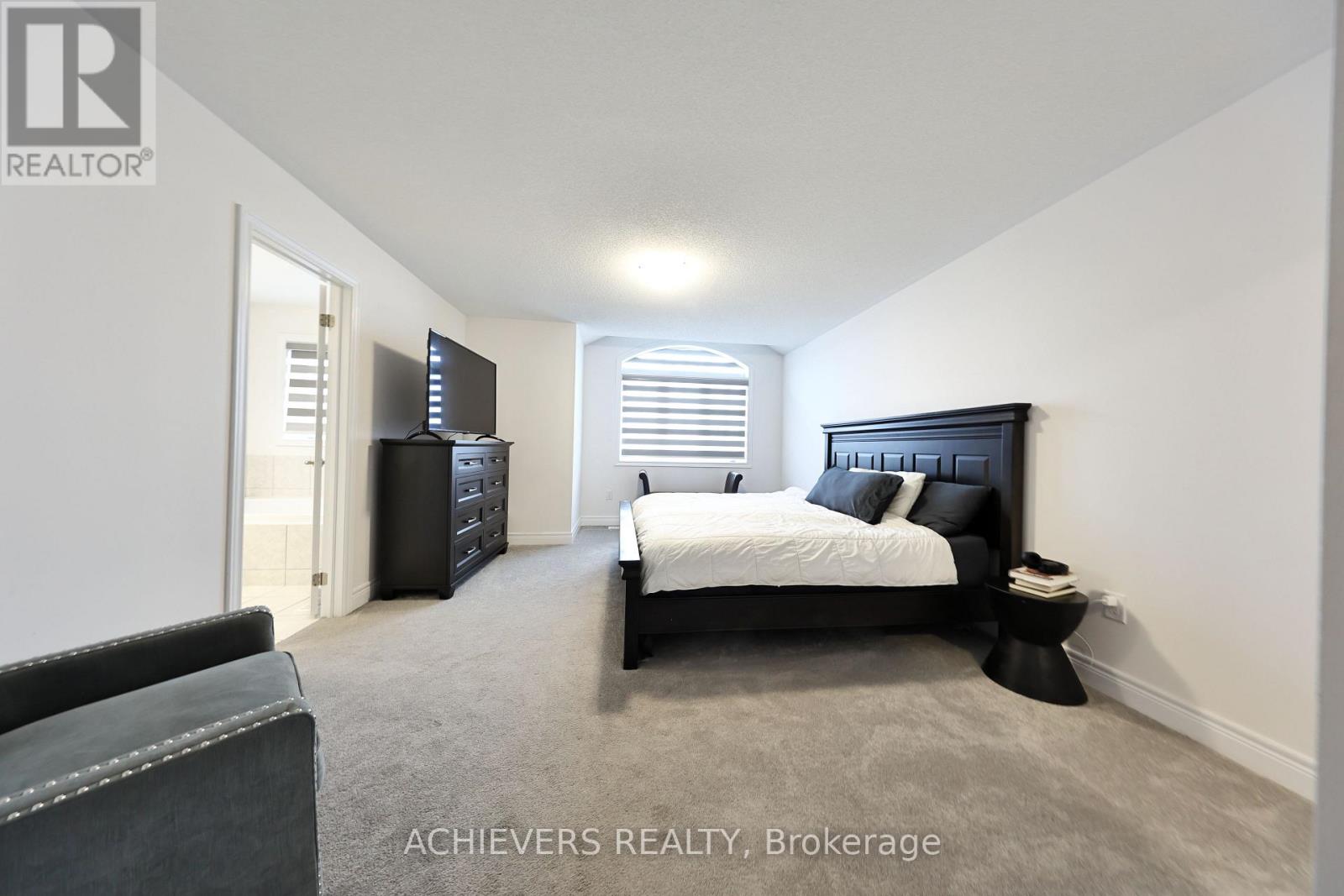 52 BRANIGAN CRESCENT - 21
