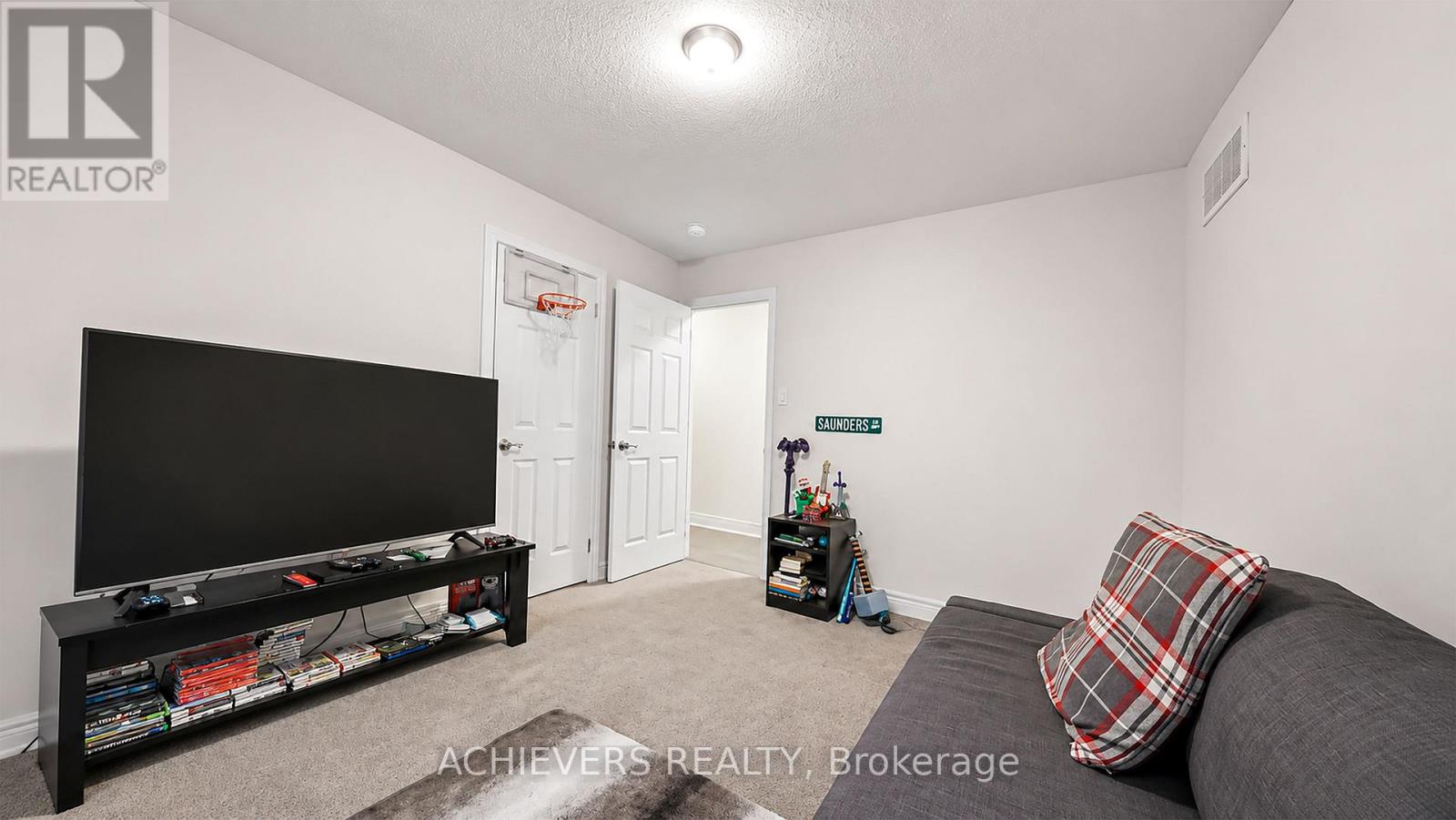 52 BRANIGAN CRESCENT - 32