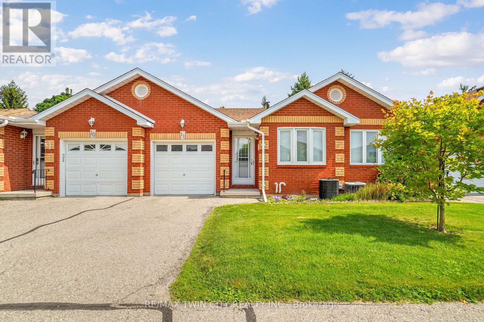 Property for sale at 11 - 1 BUCHANAN CRESCENT