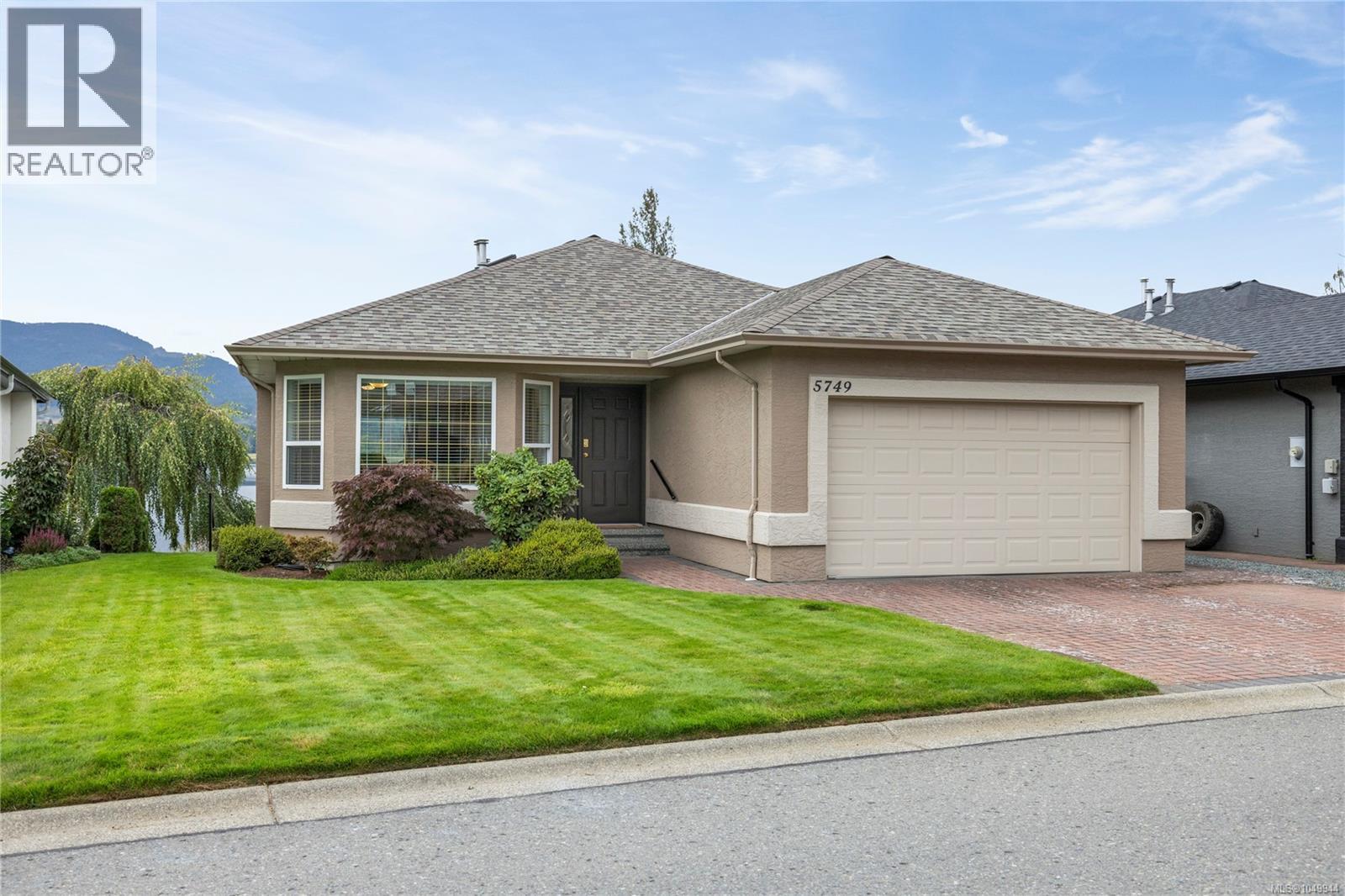 5749 Quarry Cres - 1
