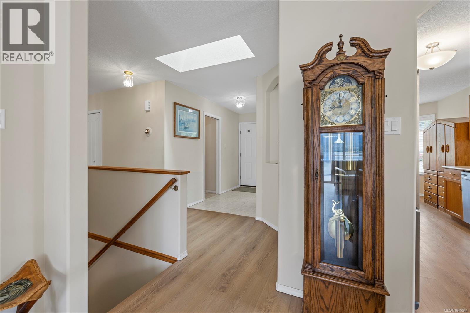 5749 Quarry Cres - 8