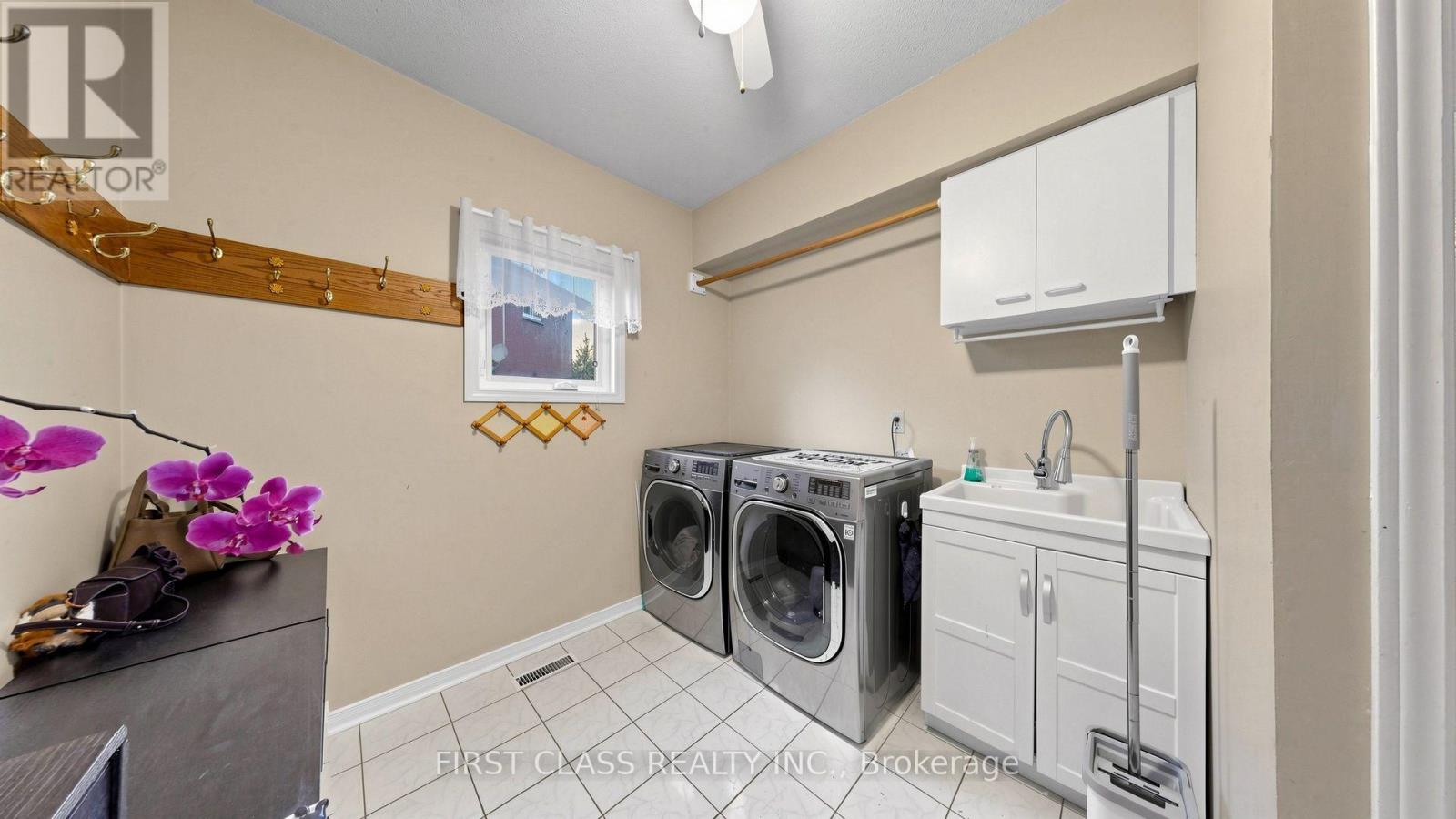 4555 CARPENTER COURT - 44