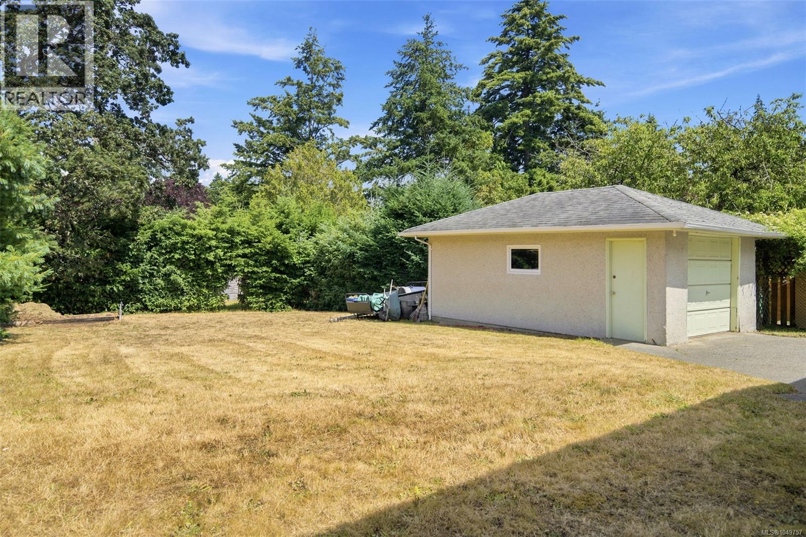 2430 Camelot Rd - 34
