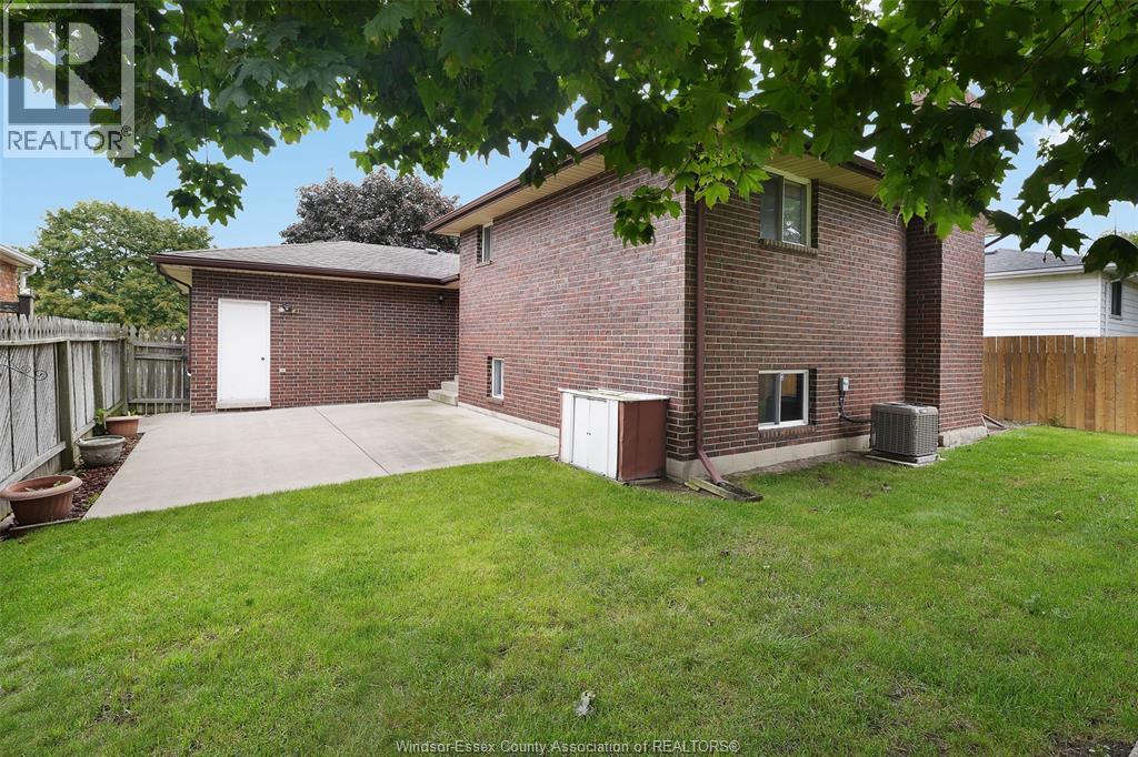 12075 ST. THOMAS CRESCENT - 33
