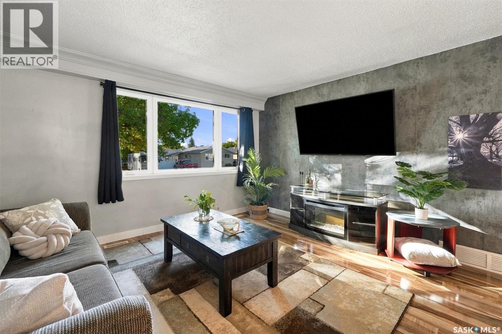 134 Ross CRESCENT - 3