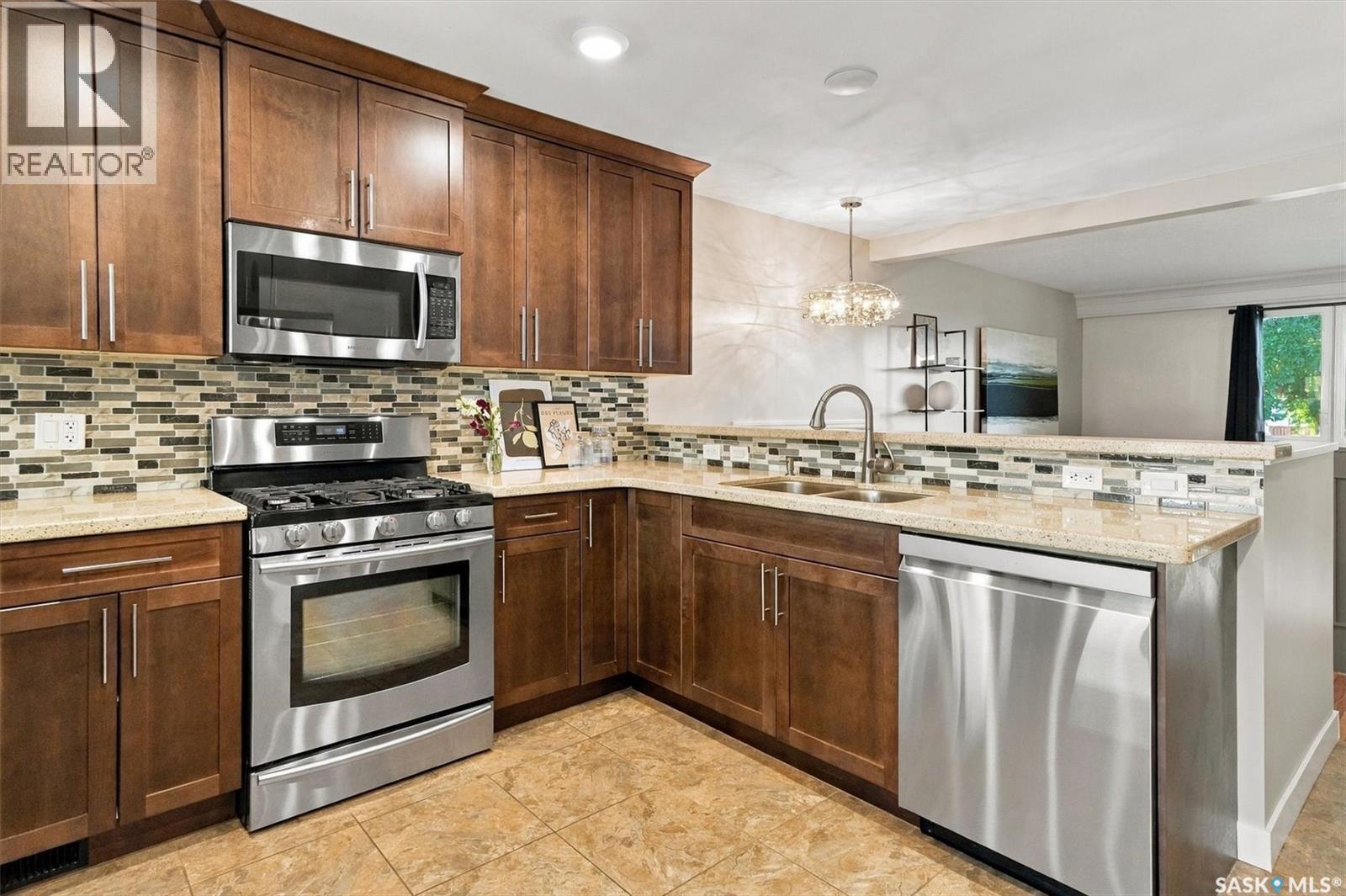 134 Ross CRESCENT - 6