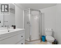 1819 Dunnett Cres, Saanich, BC V8N2P4 Photo 25