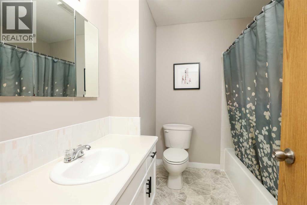 115 Mt. Crandell Cres W - 20