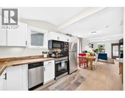 4pc Bathroom - 1628 15 Street Se, Calgary, AB T3G3L9 Photo 6