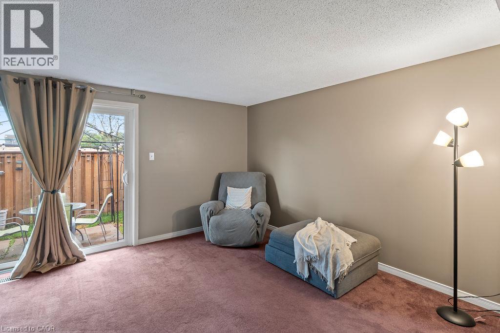 #43 151 GATESHEAD Crescent, Stoney Creek, Ontario, L8G3W1, Stoney Creek, Ontario — photo 4 of 5