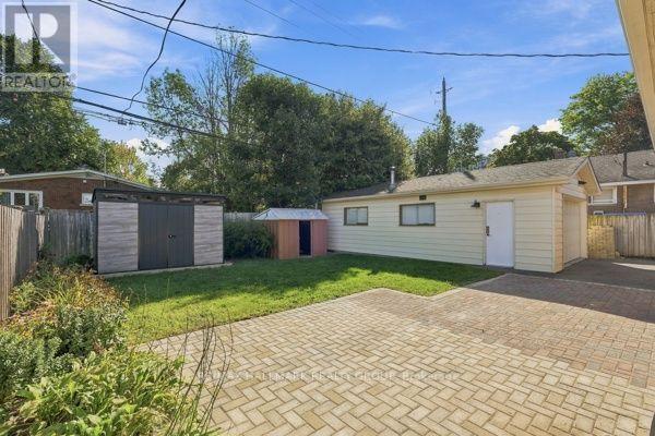 1321 RIDEOUT CRESCENT photo 32