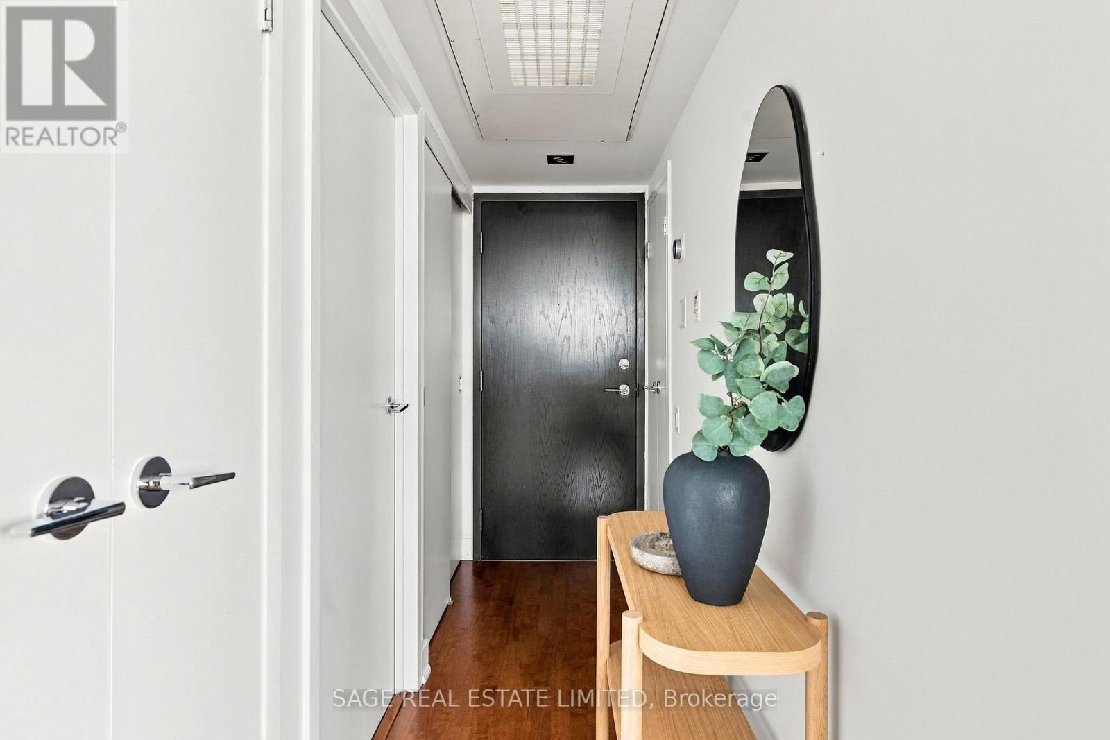 #601 233 CARLAW AVENUE - 23