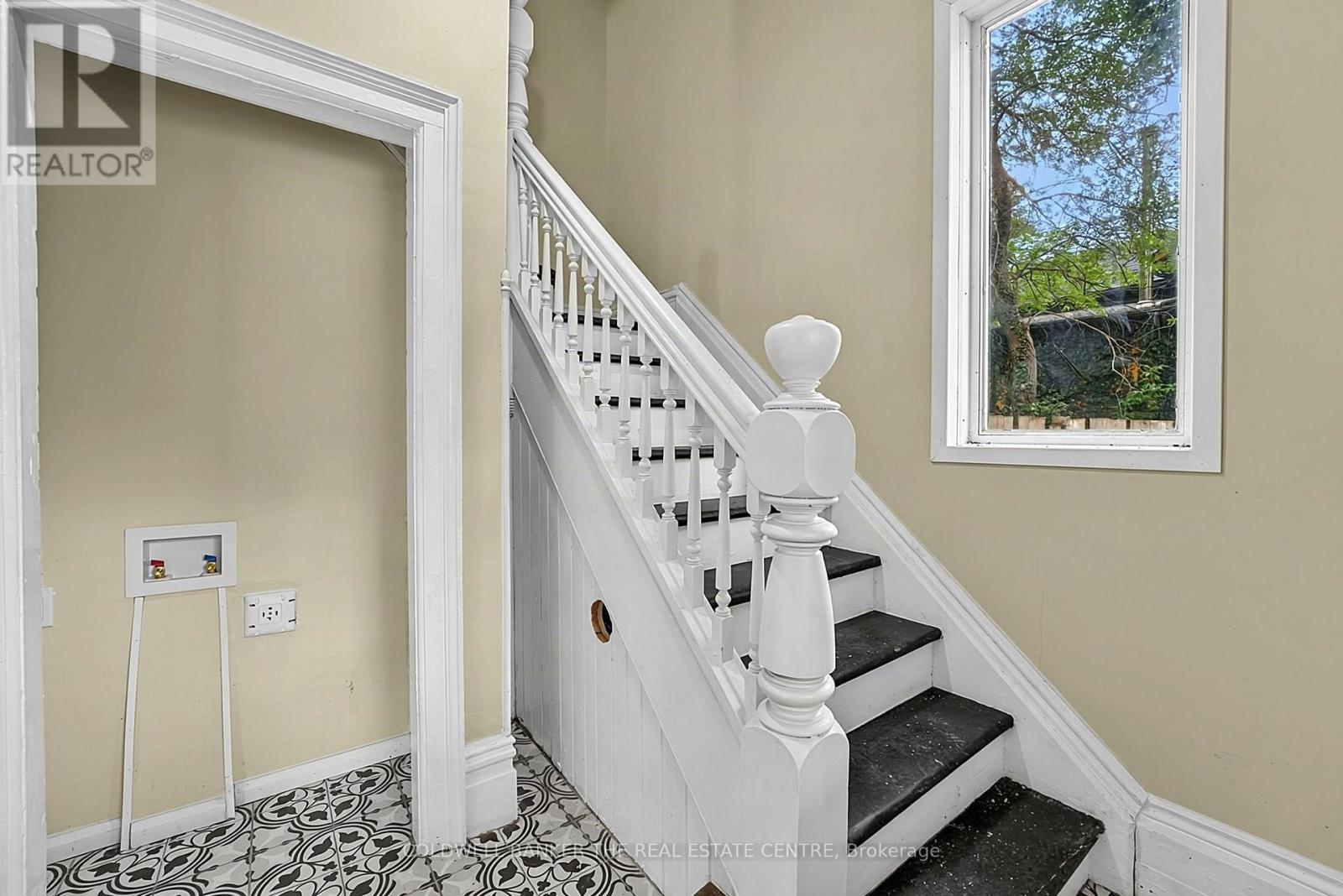 592 GORHAM STREET - 6