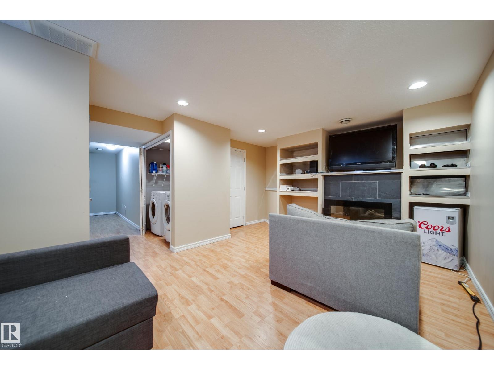 12218 16 AV SW - 34
