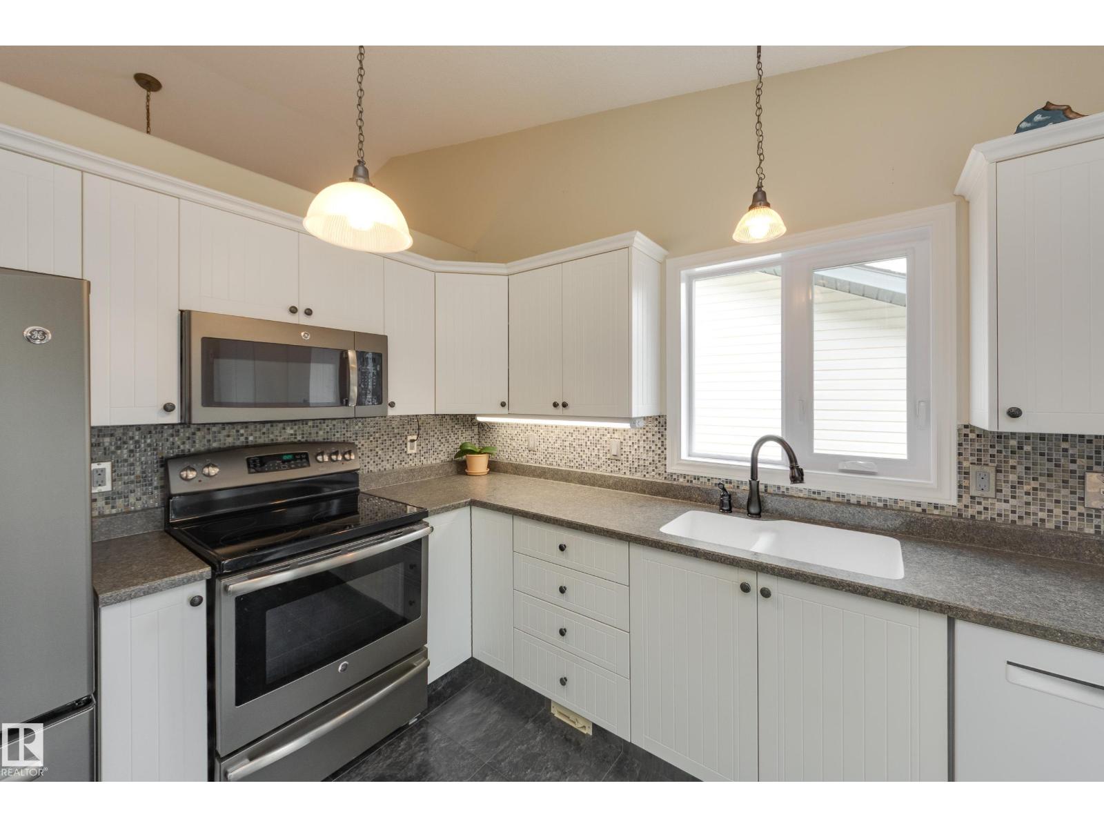489 Rainbow Cr, Regency Park (Sherwood Park) — photo 7 of 30