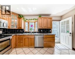 4pc Bathroom - 4039 5 Avenue Sw, Calgary, AB T3C0C2 Photo 6