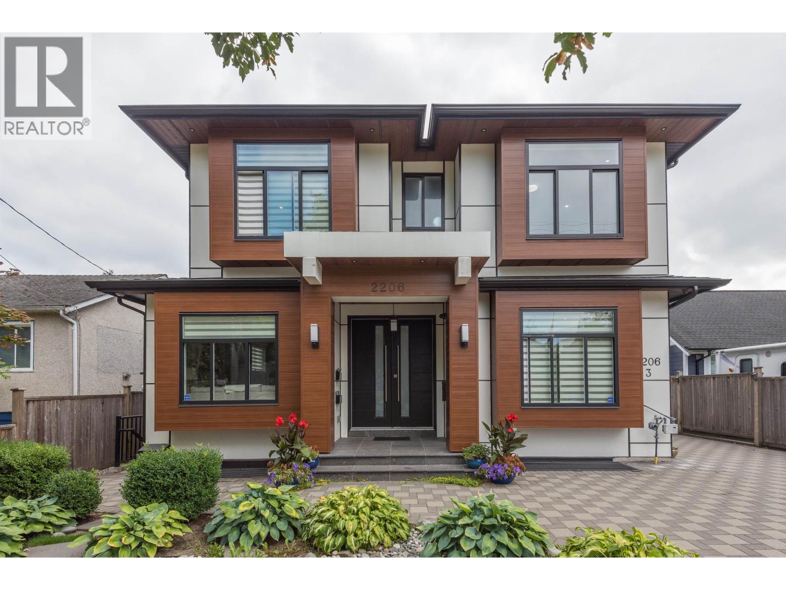 2206 LONDON STREET, New Westminster