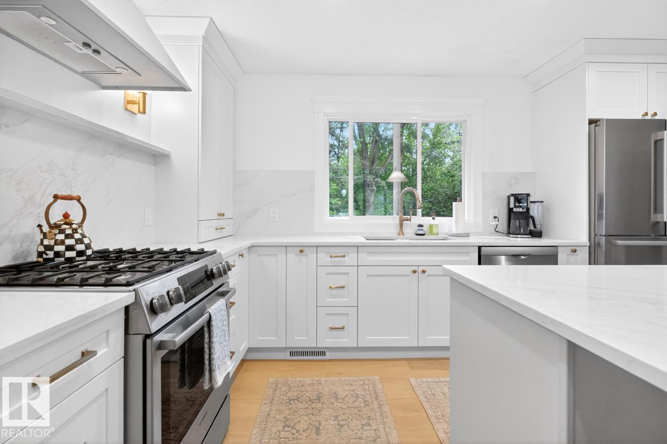 57 BELLEVUE CR - 9