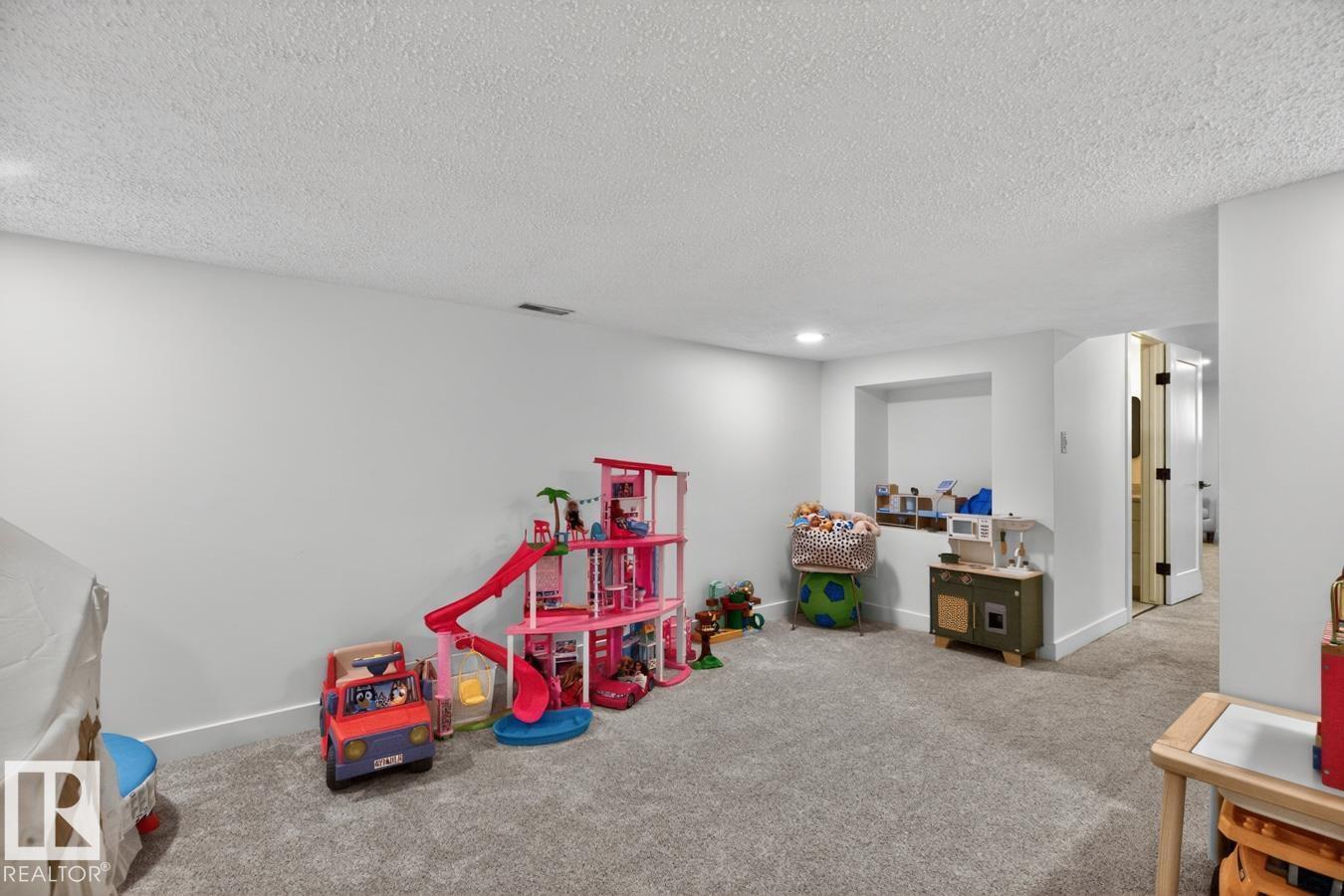 57 BELLEVUE CR - 36