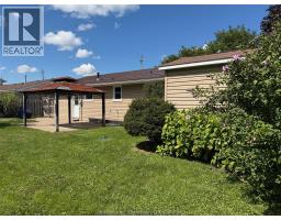 Living room - 5081 Dufferin Avenue, Wallaceburg, ON N8A4N2 Photo 8